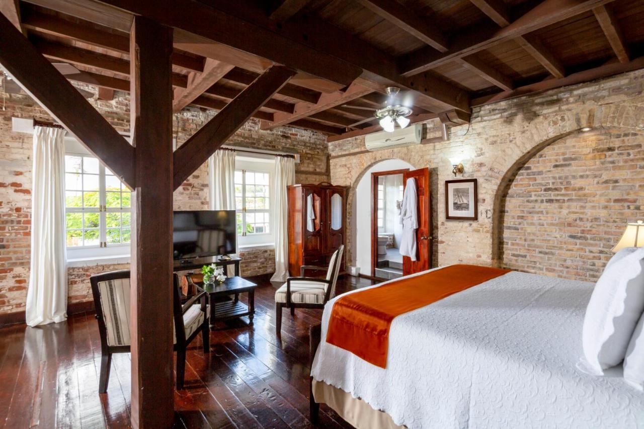 Copper And Lumber Store Hotel English Harbour エクステリア 写真