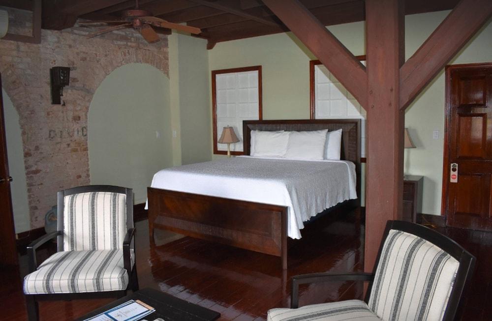 Copper And Lumber Store Hotel English Harbour エクステリア 写真