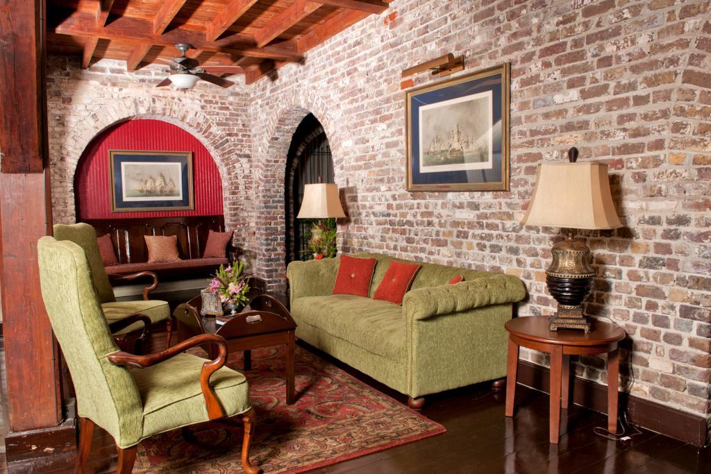 Copper And Lumber Store Hotel English Harbour エクステリア 写真